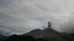 Gunung Lewotobi Laki-laki Erupsi Lagi, Muntahkan Kolom Abu Setinggi 600 Meter