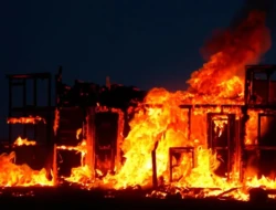 Kebakaran di Bajawa Ngada: Gedung MIS Al Ghuraba, Rumah Warga, dan Kantor Golkar Ludes Terbakar