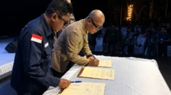 Penandatanganan MoU IAKN Kupang dan RakyatNTT.ID Warnai Meriahnya Konser Musik FSKK