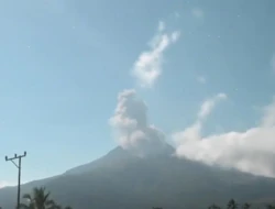 Gunung Lewotobi Laki-Laki Kembali Erupsi, Semburkan Abu Vulkanik 500 Meter, Status Siaga Masih Berlaku