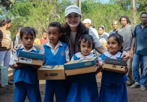 Luna maya di maumere